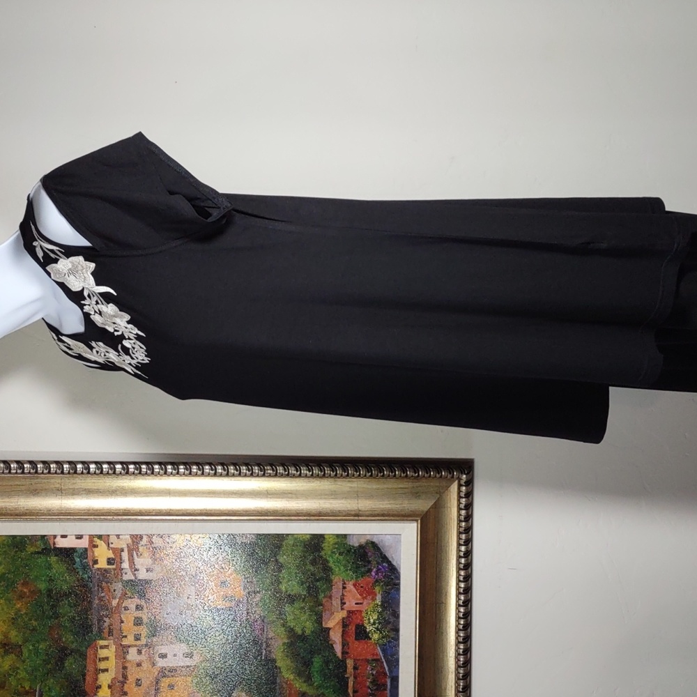 Max & Rina Cold Shoulder Tunic Top - Picture 4 of 8